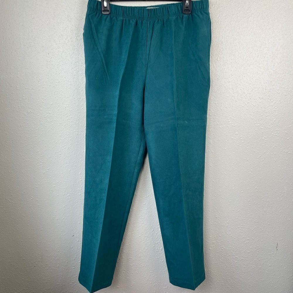 Passports Green Casual Pants Size M EUC
